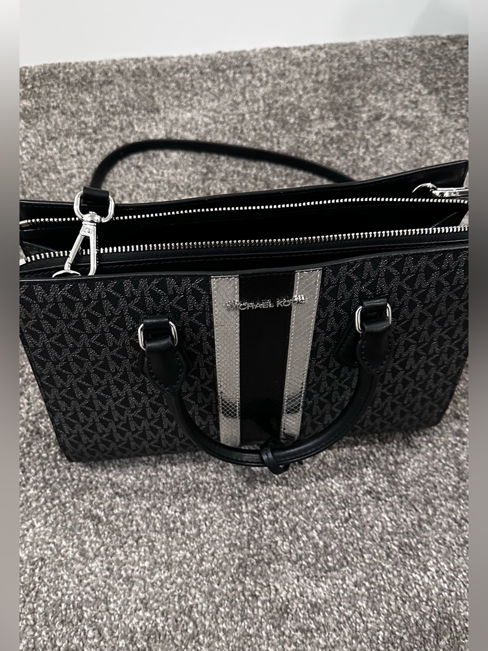 Michael Kors Black & Silver MK Logo Messenger Bag - Picture 2 of 4